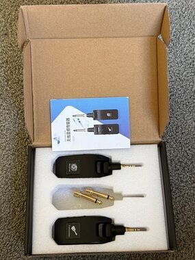 Wireless Audio Transmitter/Receiver Pair for Instrument Recording. Black.